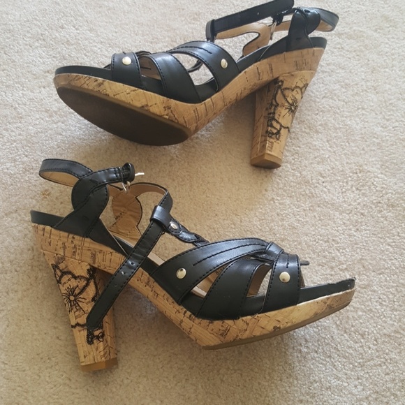 Shoes - Picture 2 of 5